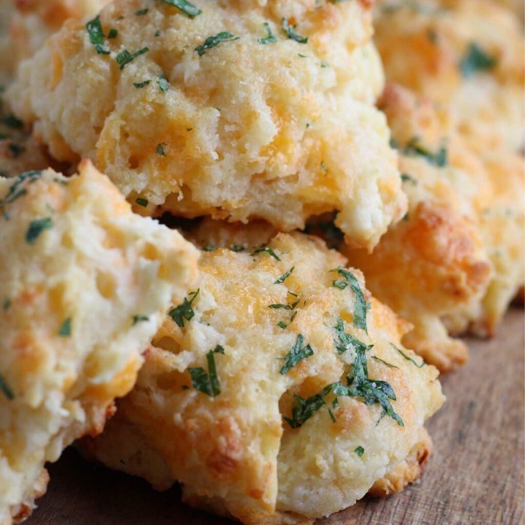 Bisquick Cheddar Biscuits Copycat Cheddar Bay Biscuits A Reinvented Mom 2934