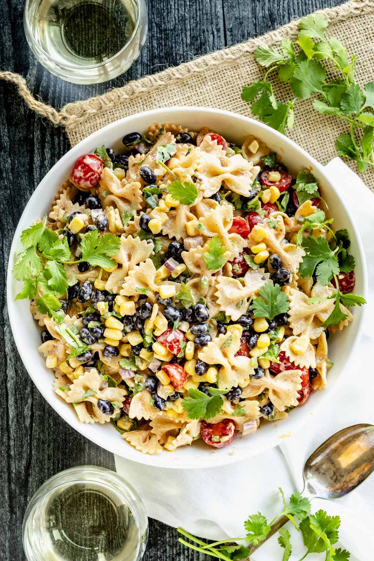 Pasta salad with black beans, tomatoes and spicy dressing.